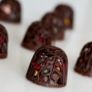 כלוב שוקולד - ביס קראנצ'י במילוי אגוזים ושוקולדים- קרייבס