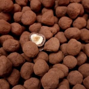 דרג'ה שוקולד - אגוז לוז מקורמל מצופה שכבות שוקולד חלב איכותי ואבקת קקאו